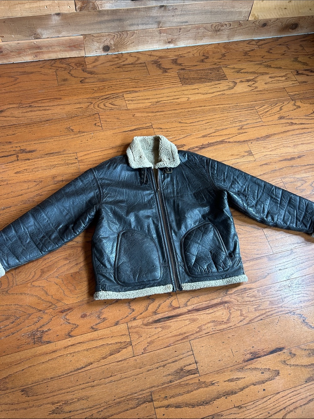 Vtg Wilson’s black leather bomber Sherpa fur flight jacket sz XL